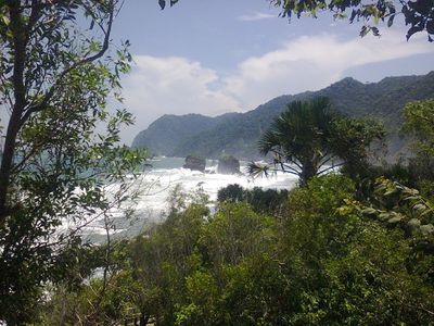 Tanjung Papuma, Pantai dengan Karang Eksotis di Jember, Jatim