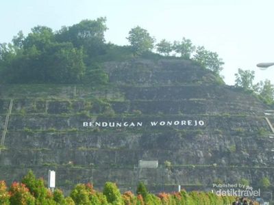 Teduhnya Bendungan Wonorejo