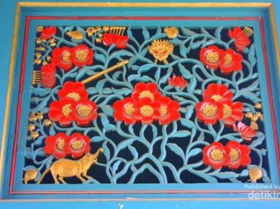 Tembok Keraton Kasepuhan Cirebon yang Berhiaskan Piring Cantik