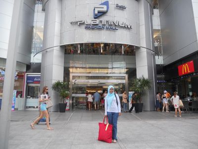 Tempat di Bangkok yang Bikin Kalap Belanja