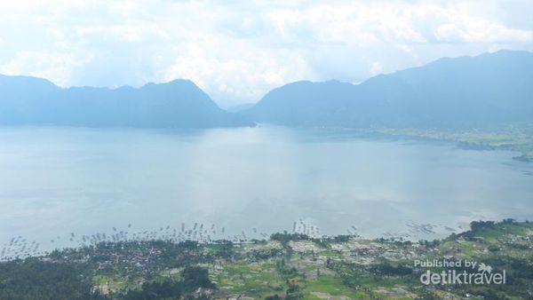Tempat Terbaik Melihat Danau Maninjau dari Ketinggian