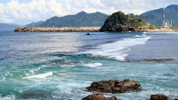 Tempat Terbaik Menikmati Pantai Lhoknga dari Ketinggian