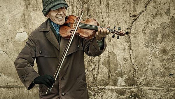 Terbuai Alunan Merdu Artis Jalanan di Eropa