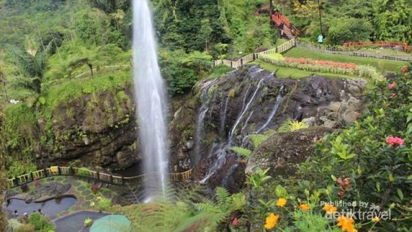 Ternyata Ada Air Mancur Sedahsyat Ini di Banyumas