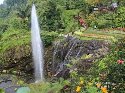 Ternyata Ada Air Mancur Sedahsyat Ini di Banyumas