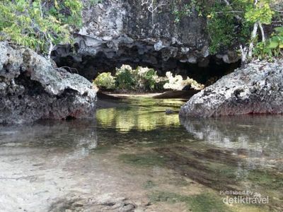 Ternyata Ada Gua Seindah Ini di Biak, Papua