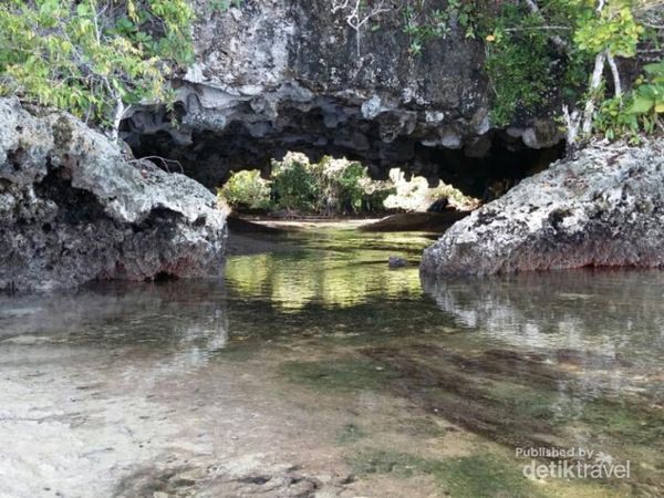 Ternyata Ada Gua Seindah Ini di Biak, Papua