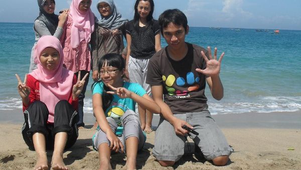 Terpesona dengan Kecantikan Pantai Tambakrejo,  Blitar