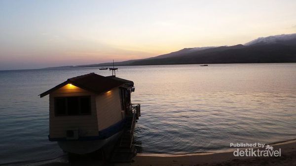 Terpesona Indahnya Sunrise dari Pantai Weri, Larantuka