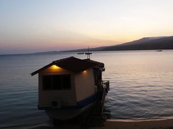 Terpesona Indahnya Sunrise dari Pantai Weri, Larantuka