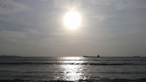 Terpesona Sunset Cantik di Pantai Sorong, Papua