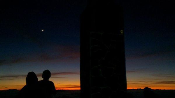 Terpukau Sunrise di Puncak Gunung Lawu