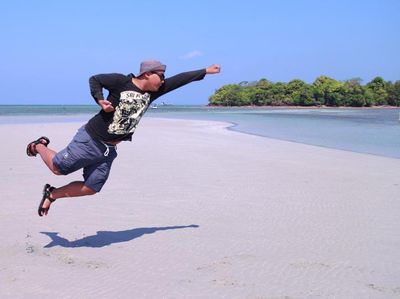 Tersembunyi, Inilah Pantai Bunga Jabe di Karimunjawa