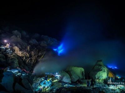Tersihir Keindahan Blue Fire Kawah Ijen