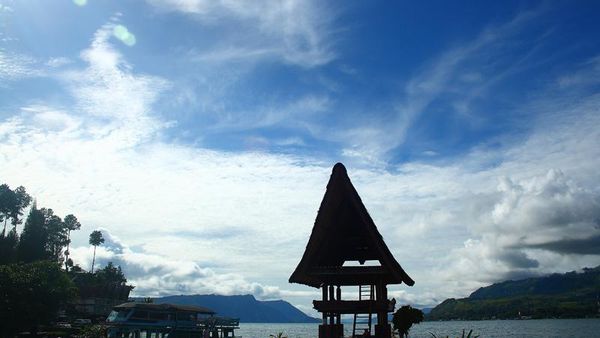 Toba View dilihat dari Desa Tuk-Tuk