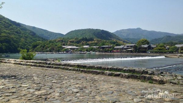 Togetsukyo, Jembatan dengan View Cantik di Kyoto