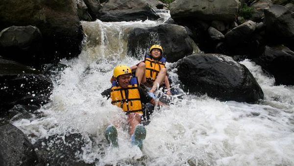 Tubing di Arus Sungai Krekep