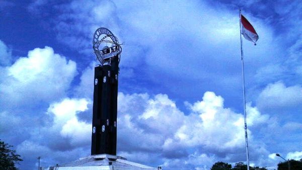 Tugu Khatulistiwa dan Sungai Kapuas