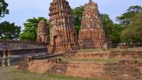 Unik, Ada Kepala Buddha Dalam Pohon di Ayutthaya