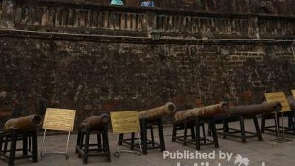 Unik, Ada Pesawat Militer di Dalam Benteng Kuno Vietnam