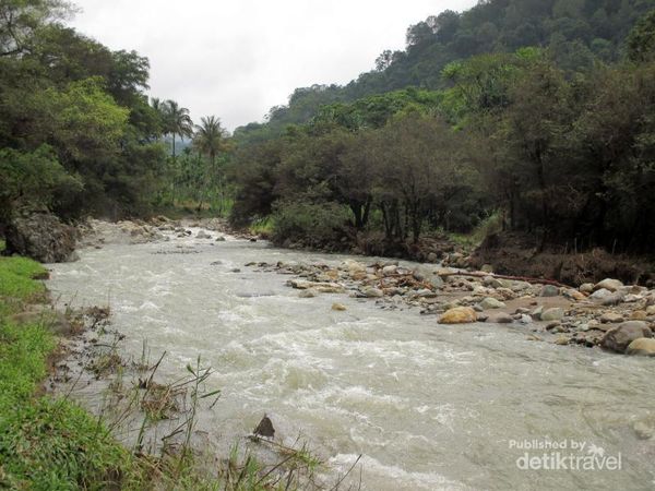 Unik Ada Sungai Panas Dingin di Sumatera Utara