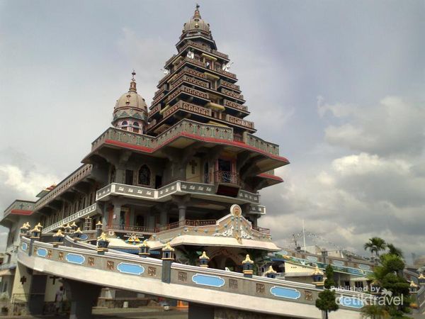 Unik! Gereja Berbentuk Kuil India di Kota Medan