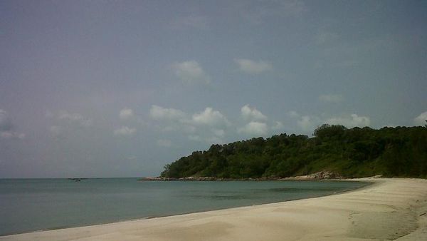 Unik, Mata Air Merembes Dari Batu di Pantai Tana Rubo