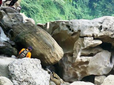 Uniknya Batu Hiu di Sungai Citarum Purba