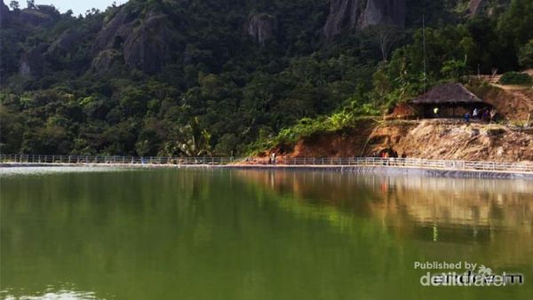 Uniknya Danau Buatan di Atas Gunung Nglanggeran