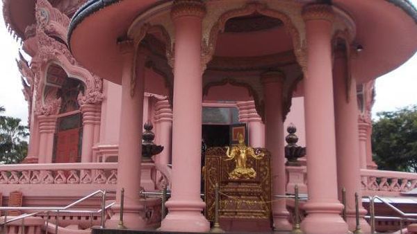 Uniknya Museum Erawan di Bangkok