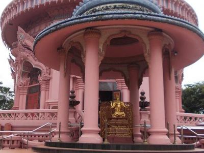 Uniknya Museum Erawan di Bangkok