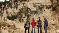 Uniknya Pahatan Manusia di Sekapuk, Jawa Timur