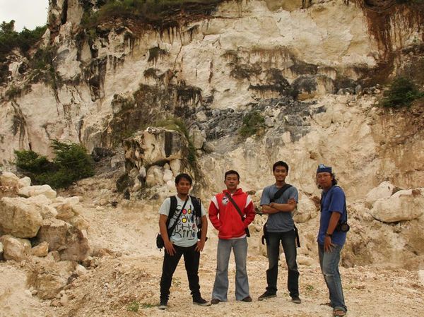 Uniknya Pahatan Manusia di Sekapuk, Jawa Timur