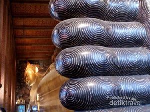 Vihara Buddha Tidur yang Unik di Bangkok