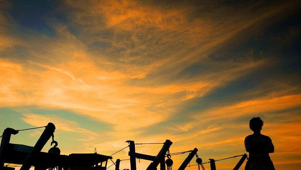 Waktu Terhenti Saat Matahari Terbenam di Ujung Madura