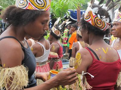 Warna-warni Festival Danau Sentani 2012