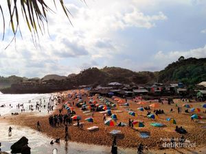 Warna-Warni Pantai Drini Gunungkidul, Serasa di Luar Negeri