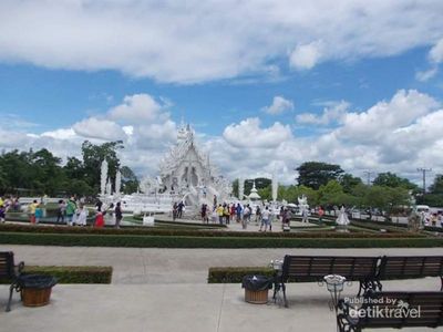 Wat Rong Khun, Kuil Megah yang Punya Ilustrasi Neraka