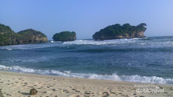 Watu Karung, Pantai Tersembunyi di Pacitan