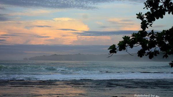 Weekend di Sawarna, dari Pantai, Gua, Sampai Sawah Hijau