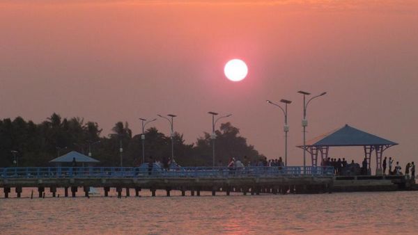 Weekend ke Pulau Tidung, Ada Sunrise Cantik & Lautan Jernih