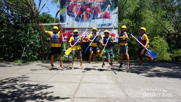 Weekend Seru di Magelang, Rafting di Sungai Elo