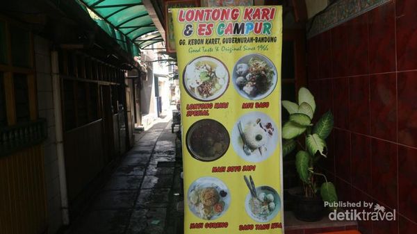 Wisata Kuliner Lontong Kari di Bandung, Enak!
