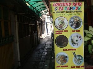 Wisata Kuliner Lontong Kari di Bandung, Enak!