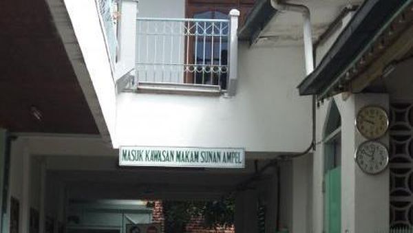 Wisata Religi ke Kawasan Masjid Sunan Ampel Yuk!
