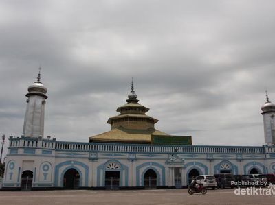 Wisata Religi ke Masjid Tertua di Padang
