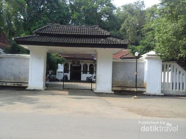 Wisata Religi, Ziarah ke Kompleks Makam Bupati Karawang
