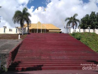 Wisata Sejarah ke Istana Kesultanan Ternate
