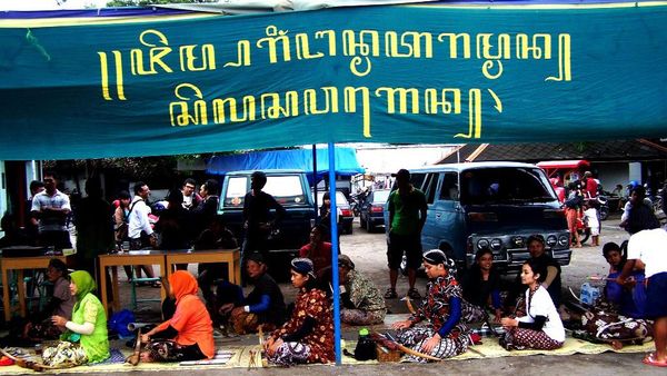 Wow, Bule dari Polandia Ikut Lomba Panahan Tradisional Gaya Mataraman!