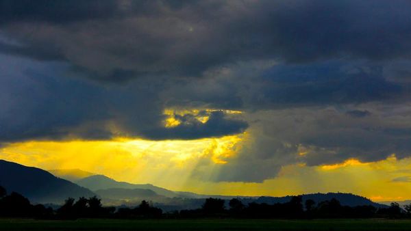 Wow! Ternyata Danau Toba Punya Pantai Mempesona